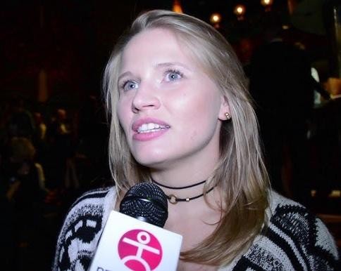 Natalia Rybicka wykonująca dynamiczny ruch taneczny Disco Dance Freestyle, ukazująca swoje mistrzostwo i pasję do tańca.
