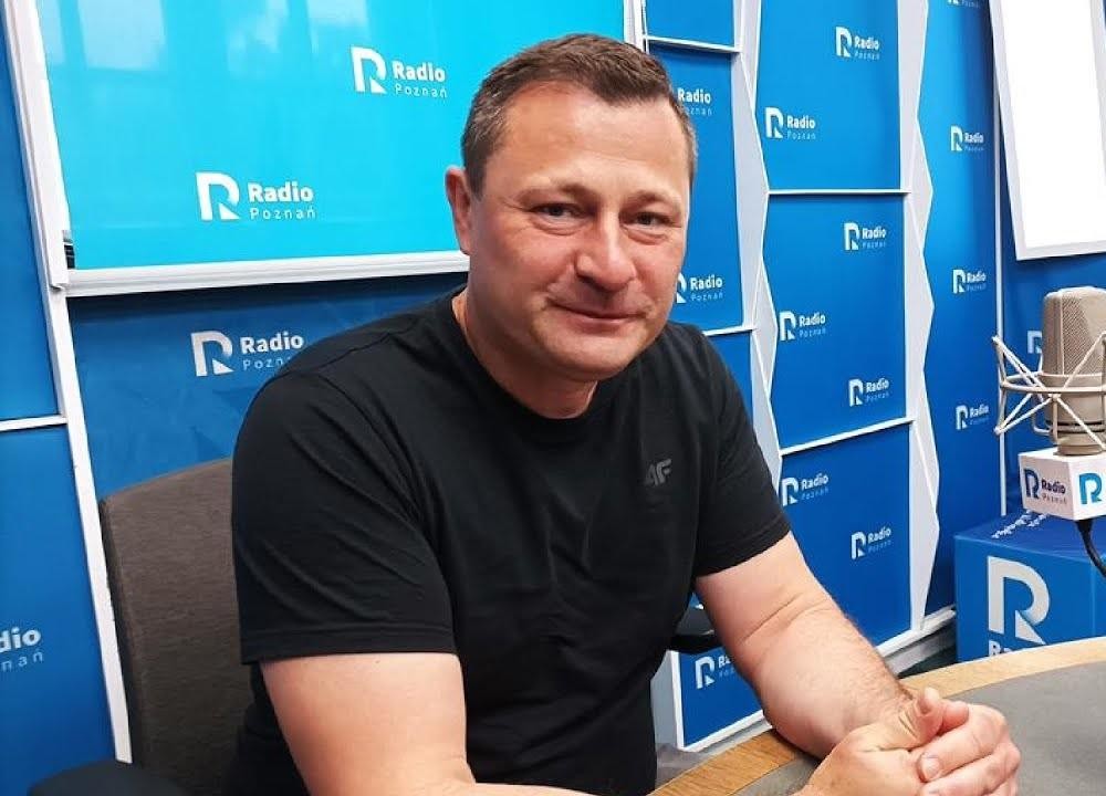 Krzysztof Paszyk aktywnie uczestniczący w obradach Sejmu, przedstawiający jego zaangażowanie w pracę parlamentarną.