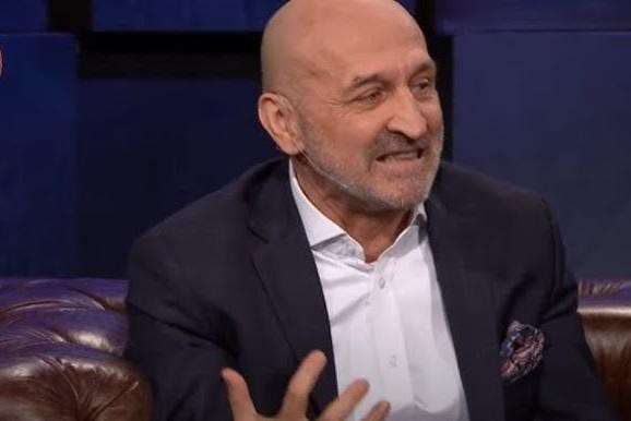 Zdjęcie symbolizujące życie rodzinne Kazimierza Marcinkiewicza, z jego rodzicami i rodzeństwem.
