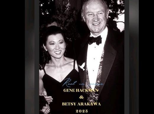Betsy Arakawa i Gene Hackman w intymnej chwili w swoim domu w Santa Fe, symbolizującej ich trwałe małżeństwo.