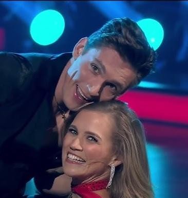 Agnieszka Kaczorowska w domowym otoczeniu, w interakcji z dziećmi.