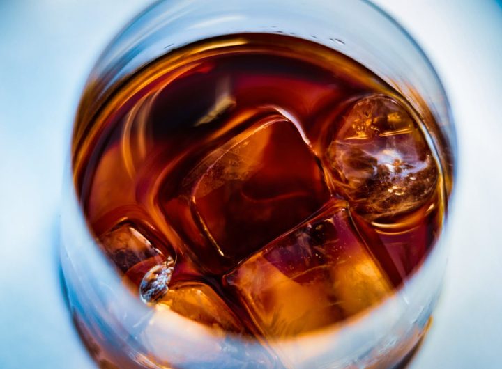 Burbon a whisky – czym się różnią? Skąd pochodzą?