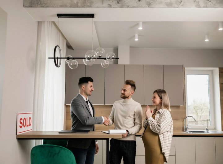 Biura nieruchomości a rynek najmu – jak pomagają wynajmującym i najemcom
